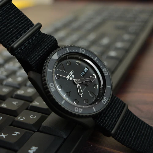 Чоловічий годинник SEIKO SEIKO 5 STREET SRPD79K1 купити за ціною 15100 грн на сайті - THEWATCH