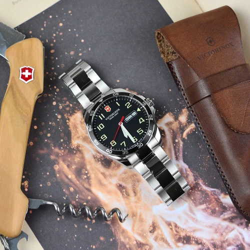 Чоловічий годинник VICTORINOX SWISS ARMY FIELDFORCE V241849 купити за ціною 26343 грн на сайті - THEWATCH