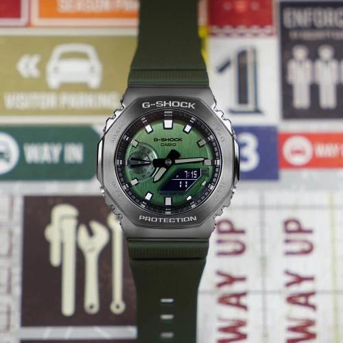 Чоловічий годинник CASIO G-SHOCK GM-2100B-3AER купити за ціною 12810 грн на сайті - THEWATCH
