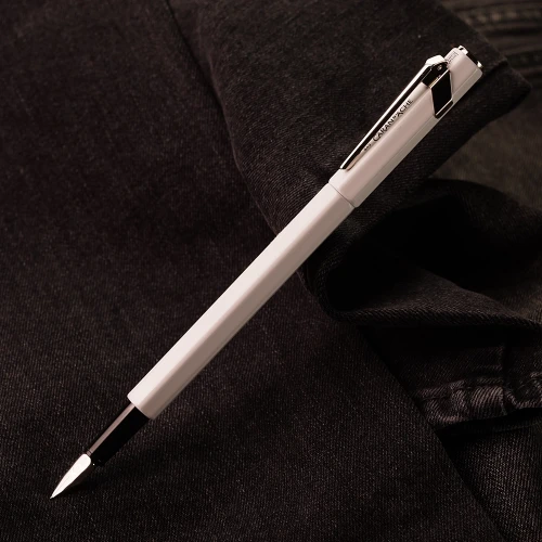 Чорнильна ручка Caran d'Ache 849 Metal White купити за ціною 3945 грн на сайті - THEWATCH