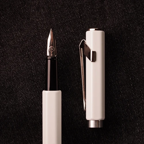 Чорнильна ручка Caran d'Ache 849 Metal White купити за ціною 3945 грн на сайті - THEWATCH