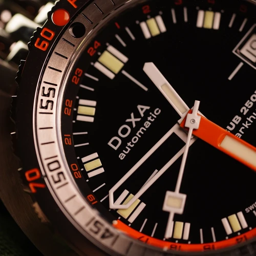 Чоловічий годинник DOXA SUB 250T GMT SHARKHUNTER 855.10.101.10 купити за ціною 131500 грн на сайті - THEWATCH
