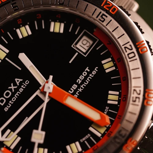 Чоловічий годинник DOXA SUB 250T GMT SHARKHUNTER 855.10.101.10 купити за ціною 131500 грн на сайті - THEWATCH