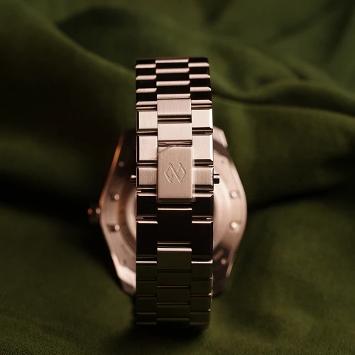 Чоловічий годинник FORMEX ESSENCE AUTOMATIC COSC "BLUE" 43MM 0330.1.6331.100 купити за ціною 92600 грн на сайті - THEWATCH