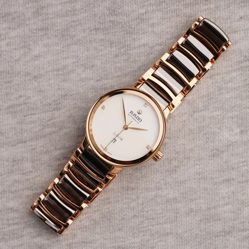 Жіночий годинник RADO CENTRIX AUTOMATIC DIAMONDS R30019722 купити за ціною 137210 грн на сайті - THEWATCH