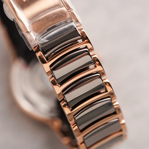 Жіночий годинник RADO CENTRIX AUTOMATIC DIAMONDS R30019722 купити за ціною 137210 грн на сайті - THEWATCH