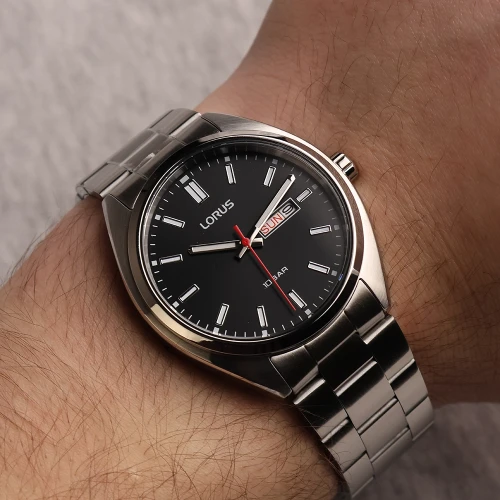Чоловічий годинник LORUS SPORTS RH363AX9 купити за ціною 3500 грн на сайті - THEWATCH