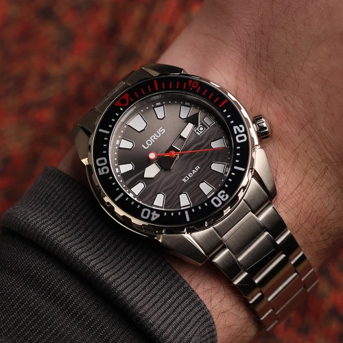 Чоловічий годинник LORUS SPORTS RH945RX9 купити за ціною 4600 грн на сайті - THEWATCH