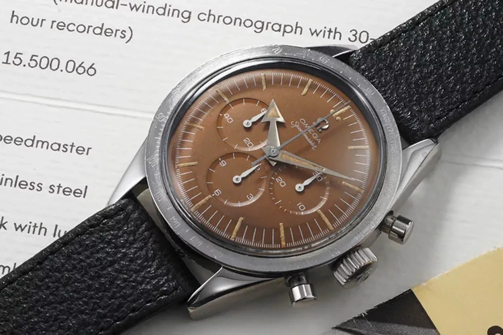 Оригинальные и сильно выцветшие часы Omega Speedmaster 1957 года