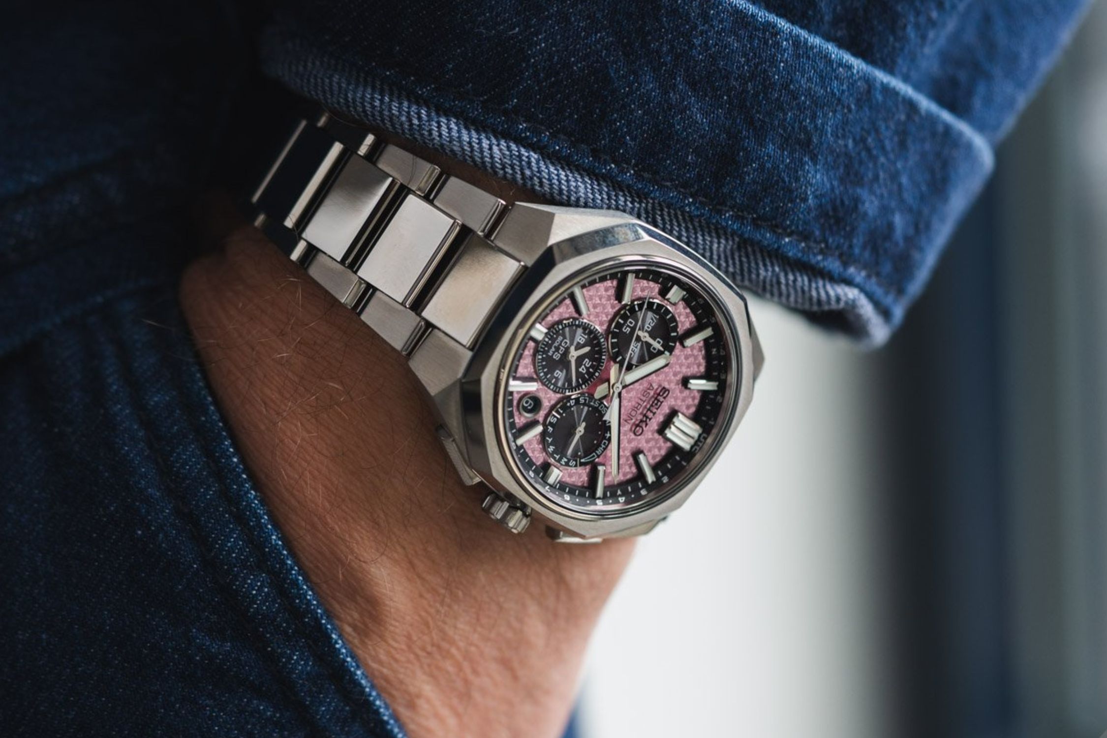 ХРОНОГРАФИ SEIKO ASTRON GPS SOLAR DUAL-TIME У ЯСКРАВИХ КОЛЬОРАХ